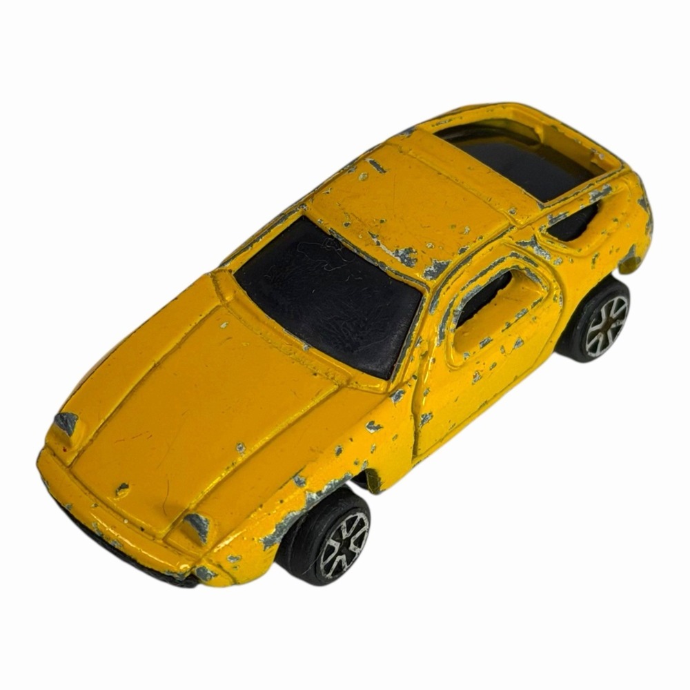 1:64 Vintage Original Porsche 928 Yellow